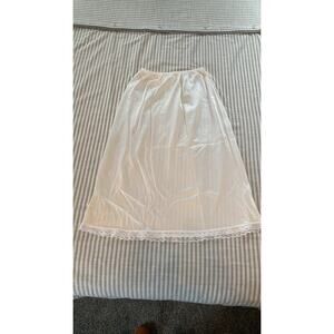White Warner nylon half slip size medium